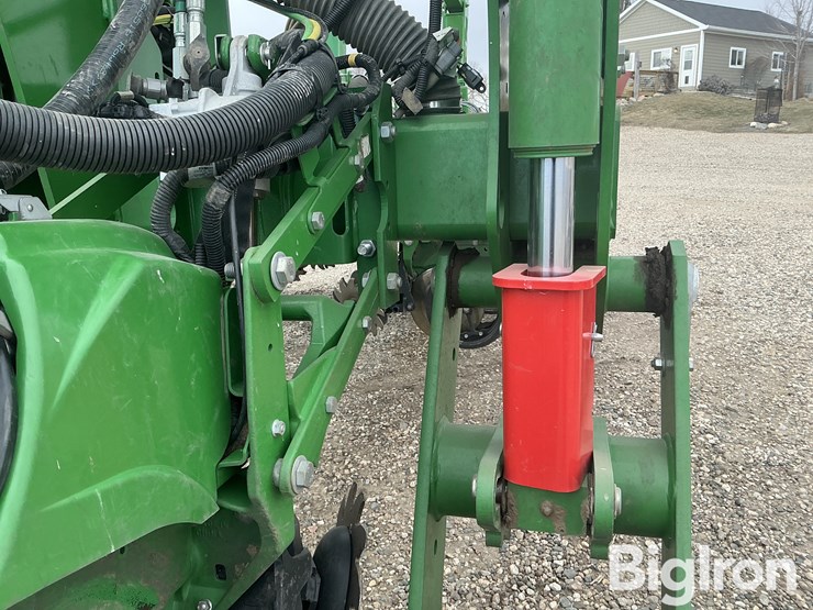 2022-john-deere-1775nt-image-16