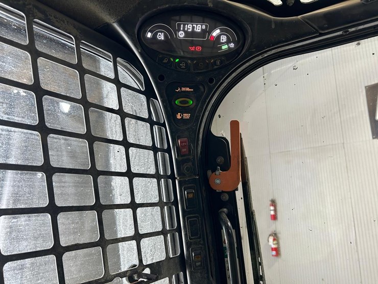 2023-bobcat-t770-image-23