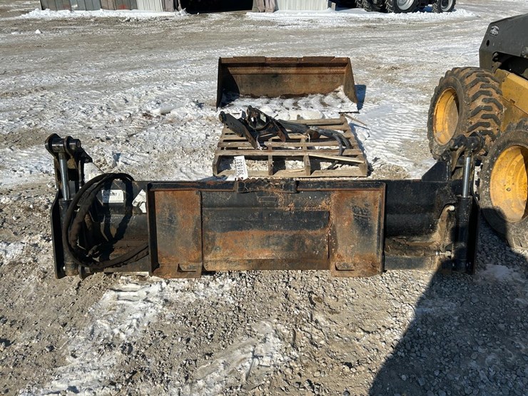 caterpillar-80-image-5