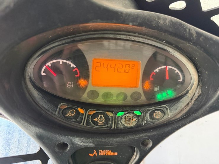 2016-bobcat-t870-image-50