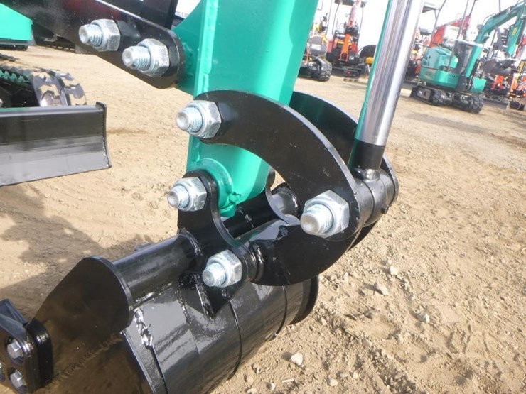 2025-agt-h15r-hydraulic-excavator-image-11