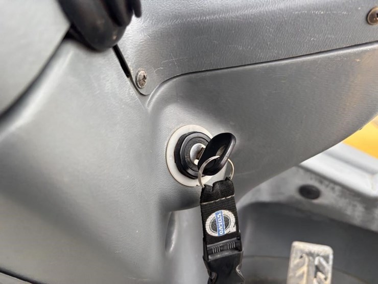 2012-volvo-l30b-image-30