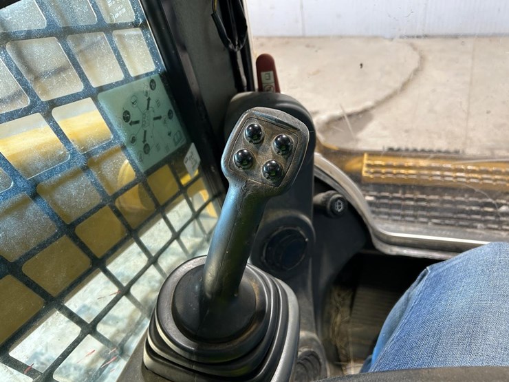 2019-caterpillar-299d2-xhp-image-23