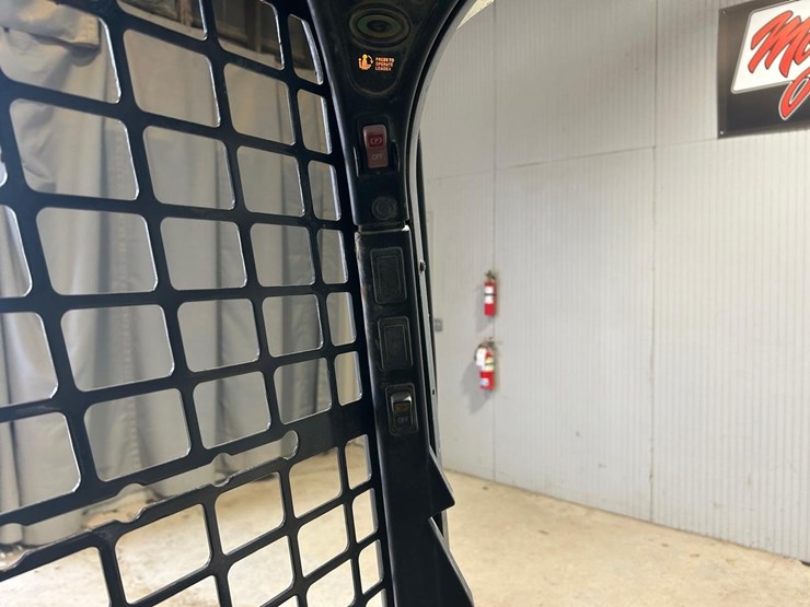 2015-bobcat-s590-image-20