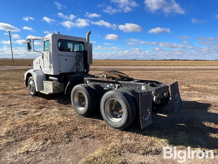 2005-peterbilt-385-image-7