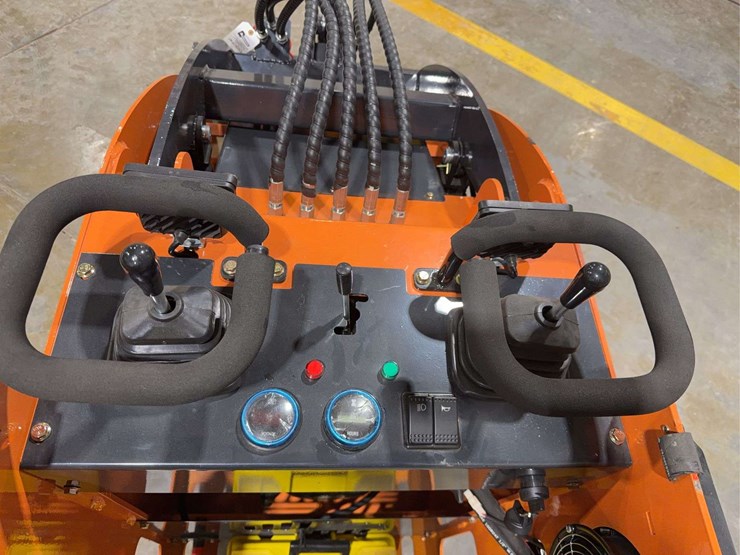2025-sdlanch-sdll30-mini-skid-steer-image-10
