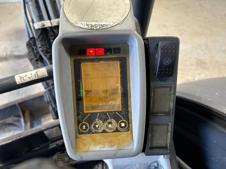 2017-deere-30g-image-24