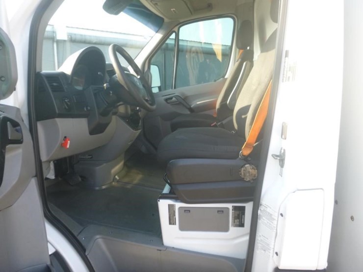 2017-utility-van-image-11