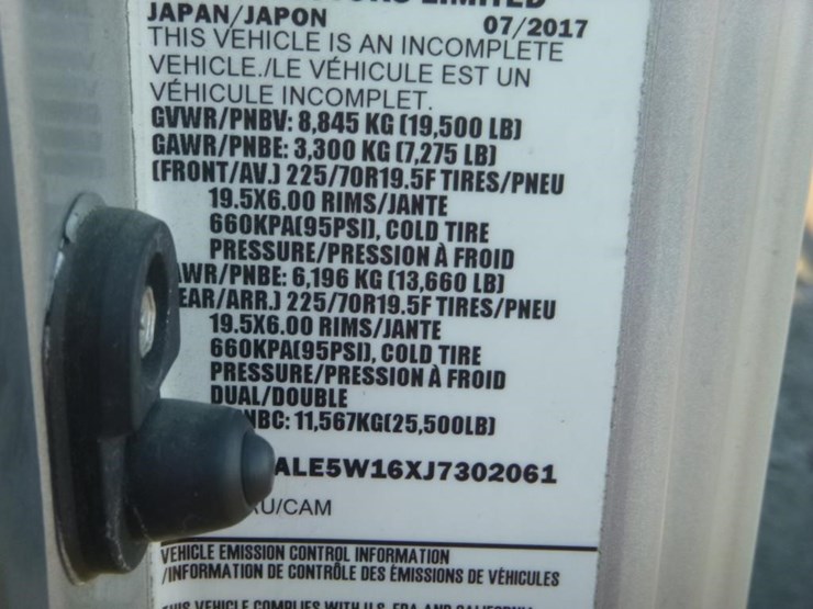 2018-isuzu-nqr-image-24