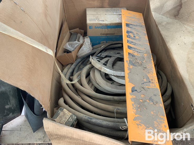 valmet-tractor-cab-&-hood-image-12