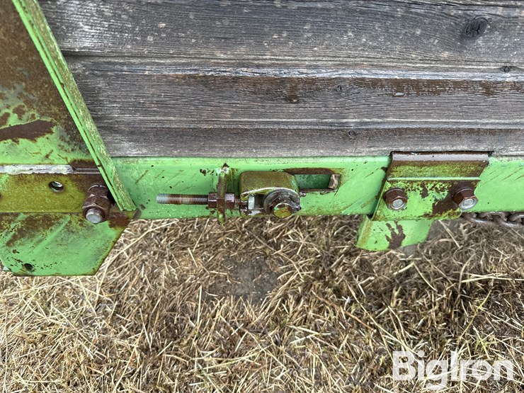 john-deere-220-image-16