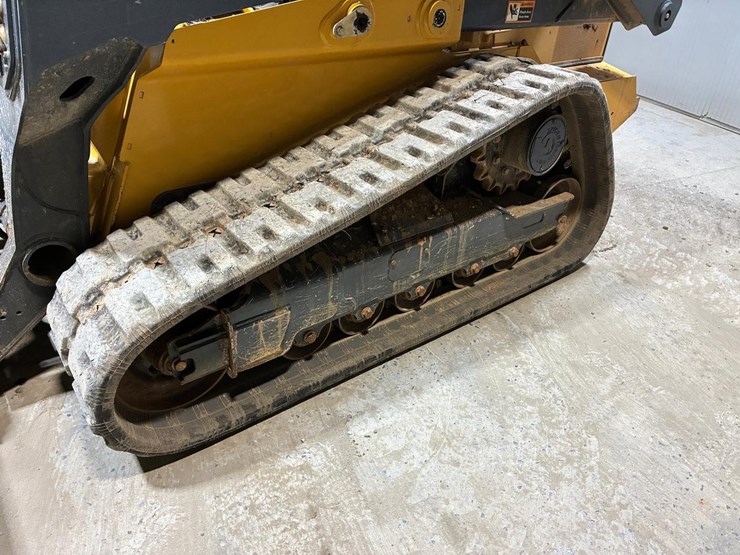 2023-deere-331g-image-16