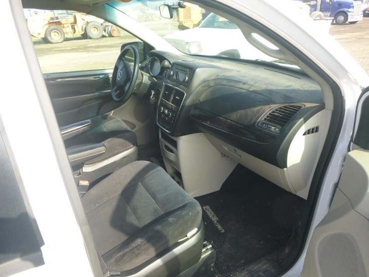 2014-dodge-grand-caravan-image-13