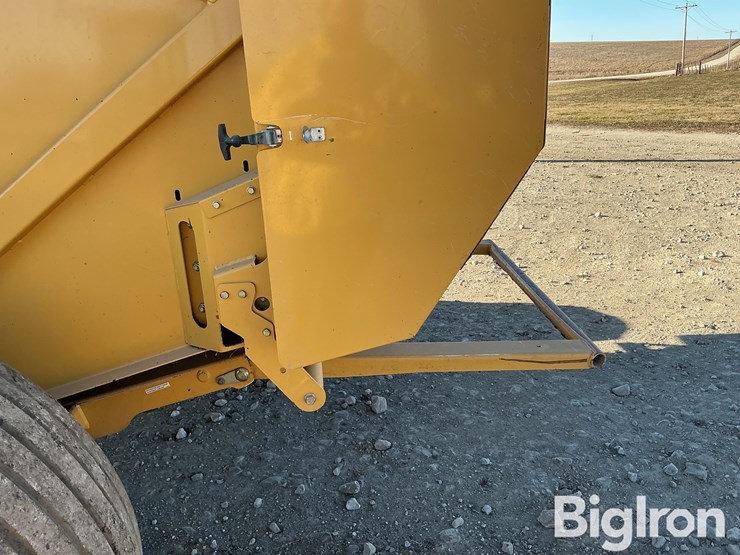 2011-vermeer-605-image-12