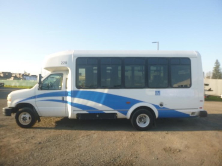 2014-ford-e450-image-5