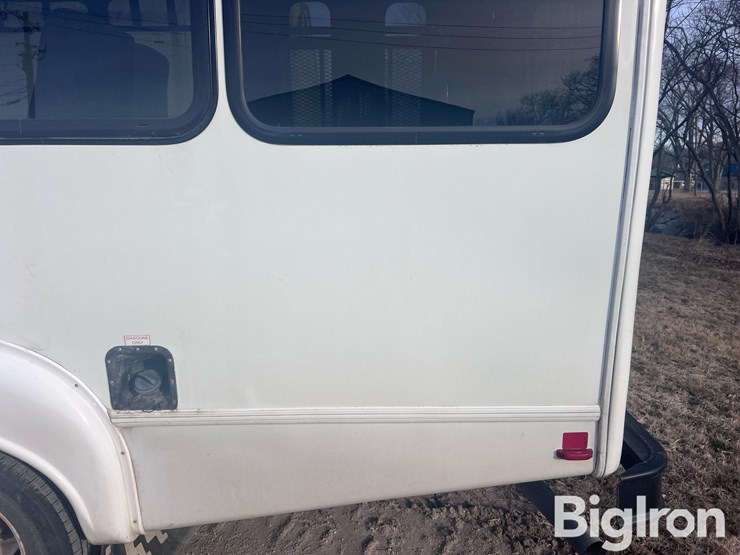 2011-ford-e450-image-10