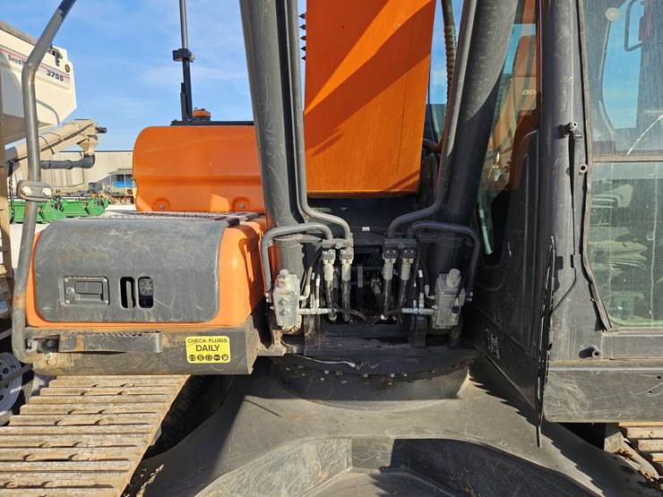 2022-doosan-dx225-lc-image-7