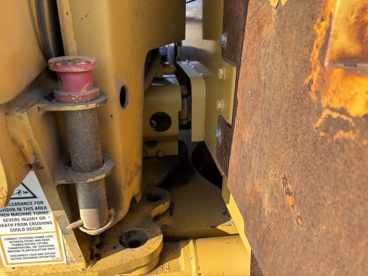 2005-caterpillar-143h-image-33