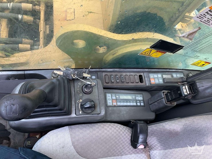 caterpillar-325d-image-8