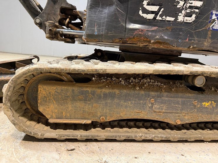 2021-bobcat-e26-image-13