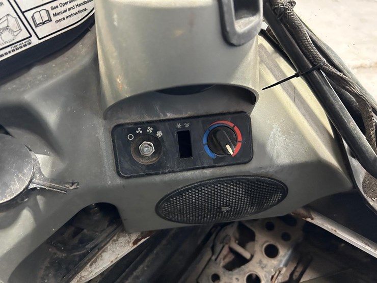 2016-bobcat-t870-image-22