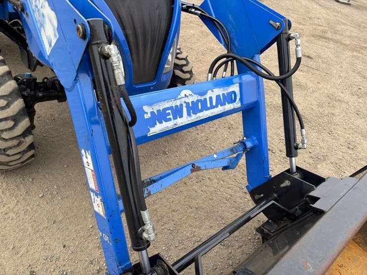 2017-new-holland-workmaster-40-image-12