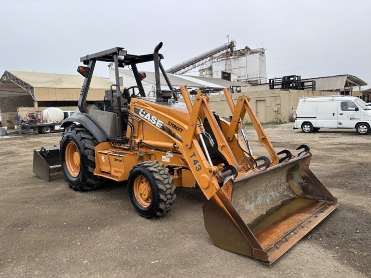 2011-case-570m-xt-image-2