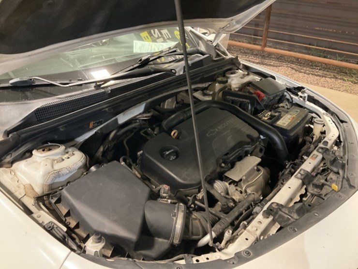 2017-chevrolet-malibu-ls-sdn-image-13