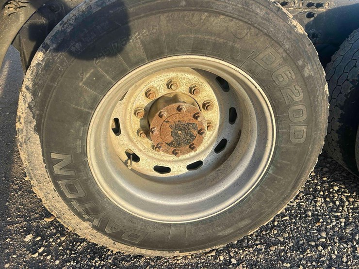 2007-freightliner-columbia-120-image-11