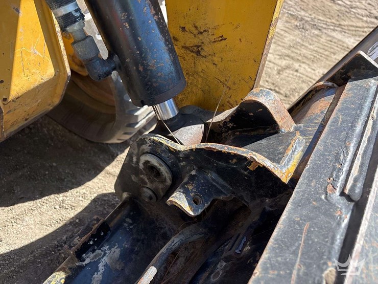 2023-caterpillar-259d3-image-18