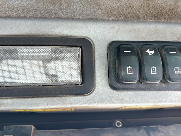 2023-caterpillar-299d3-xe-image-51