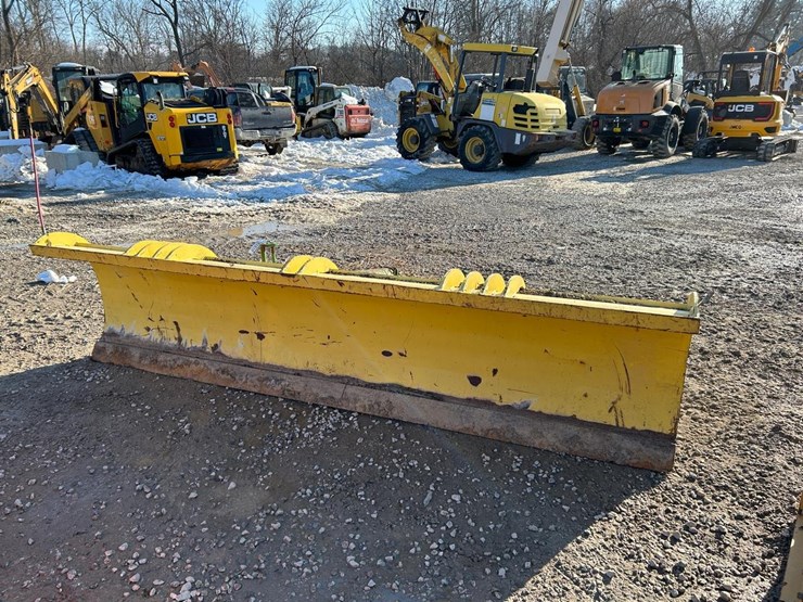 132”-snow-plow-image-5