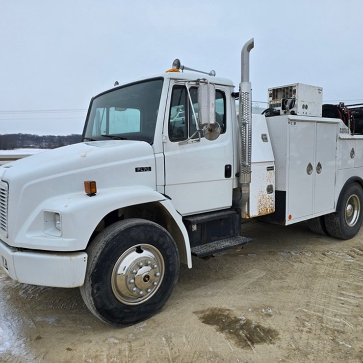 2000 FREIGHTLINER FL70