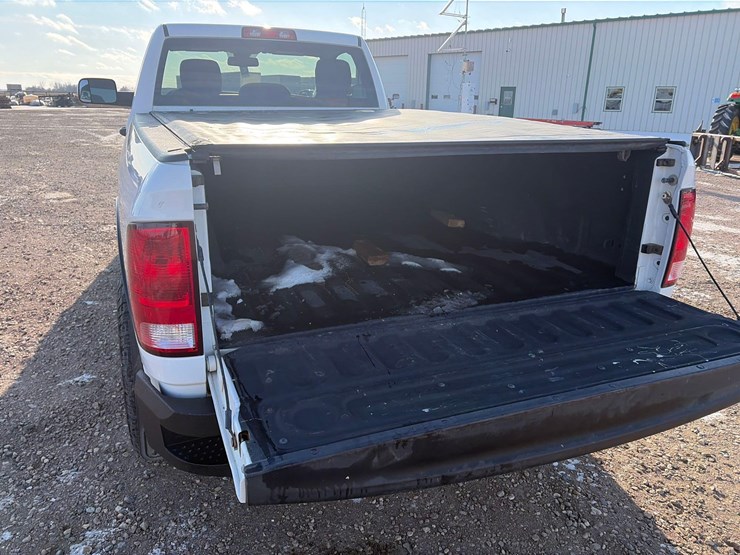 2020-ram-1500-classic-image-9