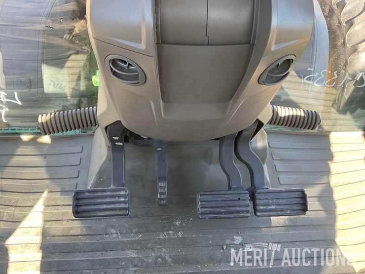 2023-john-deere-8r-370-image-47