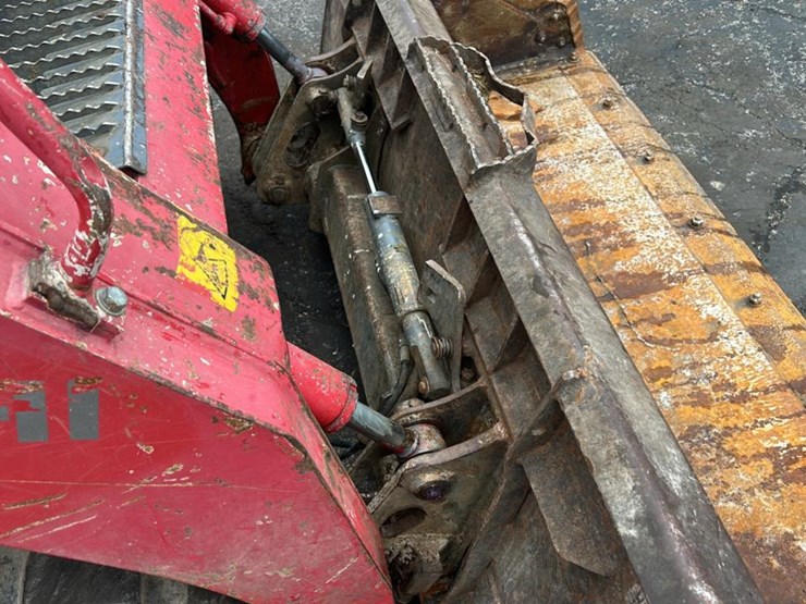 2017-takeuchi-tl8-image-40