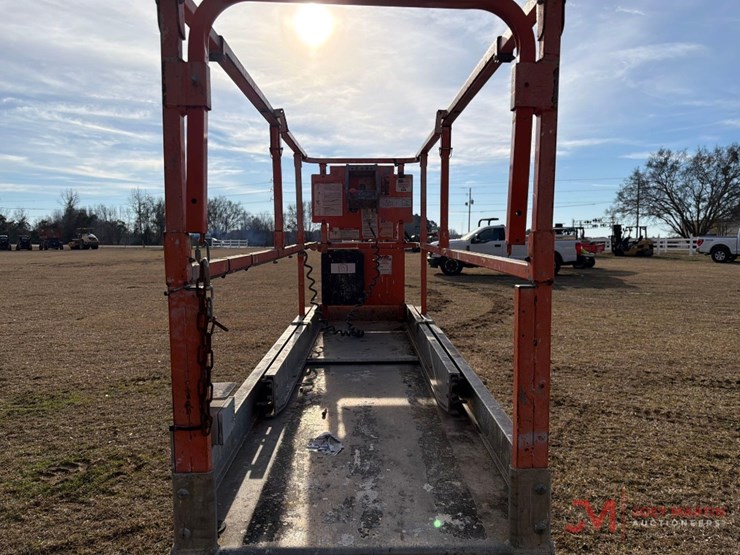 2015-jlg-2030es-image-9