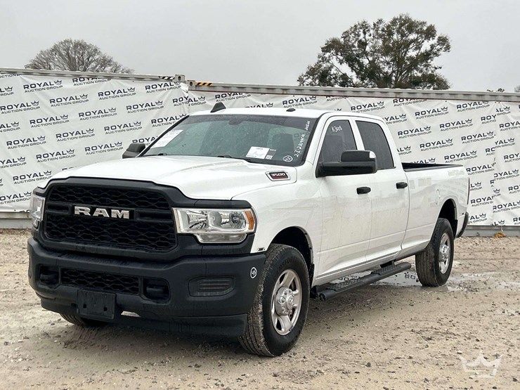 2020-dodge-3500-image-1