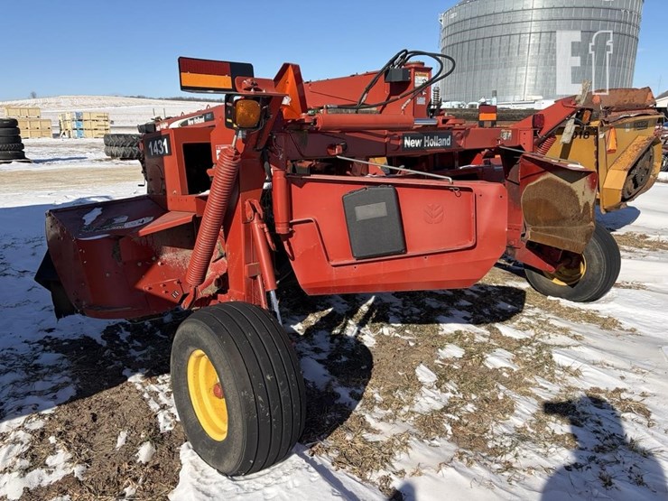 new-holland-1431-image-2