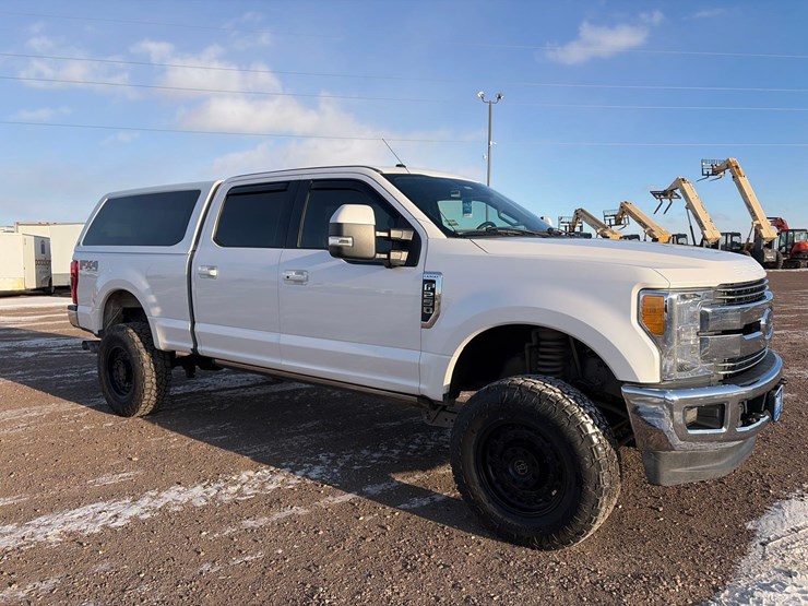 2017-ford-f250-lariat-image-2