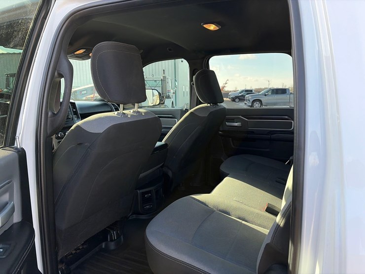 2021-ram-2500-big-horn-image-9
