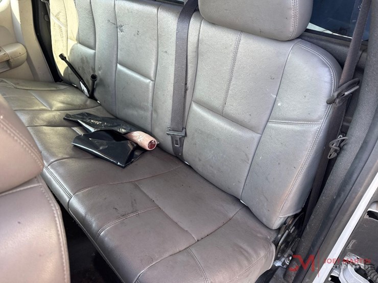 2013-chevrolet-2500-image-23