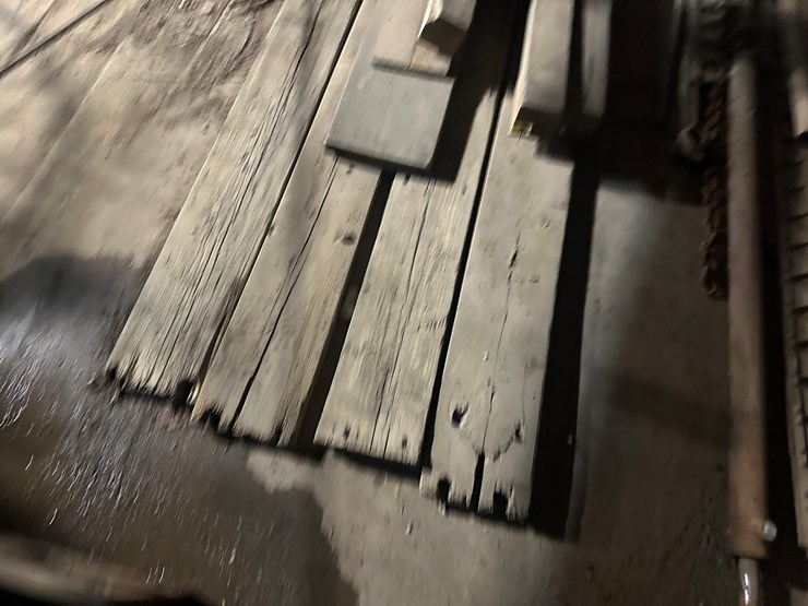 #38475-•-lot-of-wood-pieces-image-4