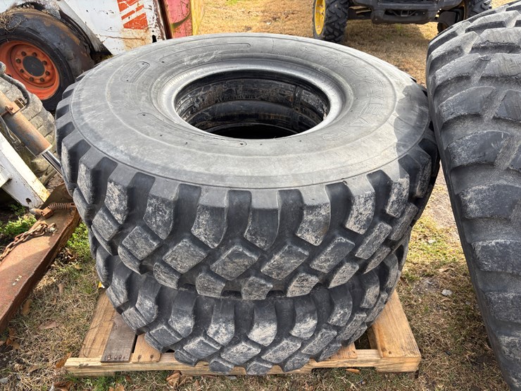 #384-•-lot-of-5-goodyear-unisteel-military-truck-tires-image-5