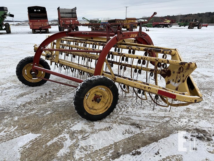 new-holland-258-image-5