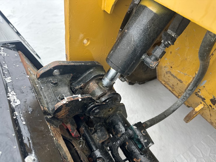 caterpillar-242d-image-25