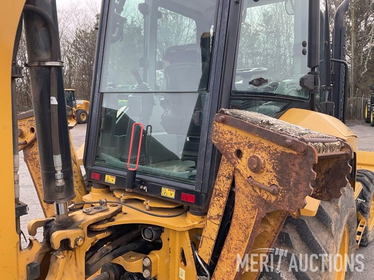 2017-caterpillar-420f2-image-38