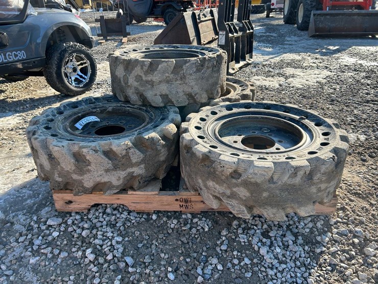 30x10-16-skid-steer-solid-tires-image-4