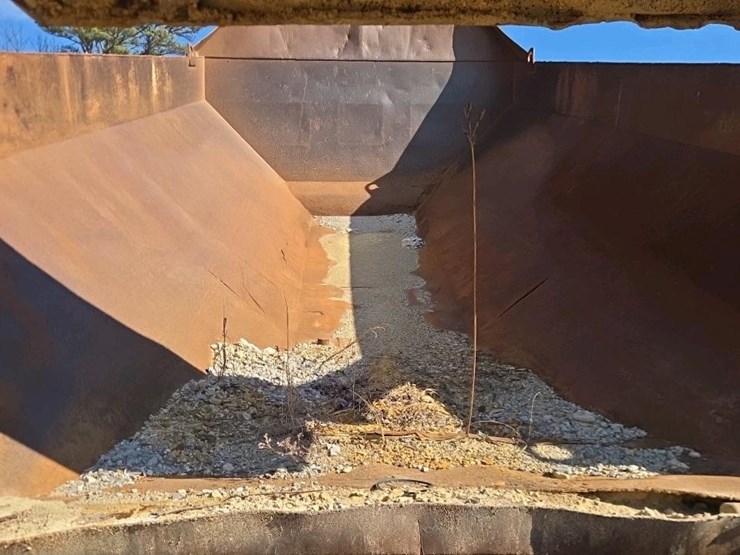 2005-deere-300d-image-14