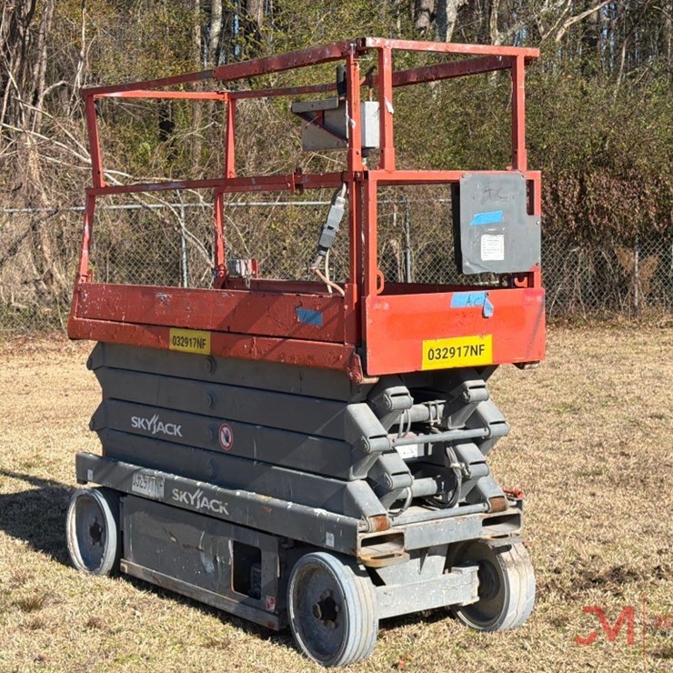 2017 SKYJACK SJ3226 ELECTRIC SCISSOR LIFT